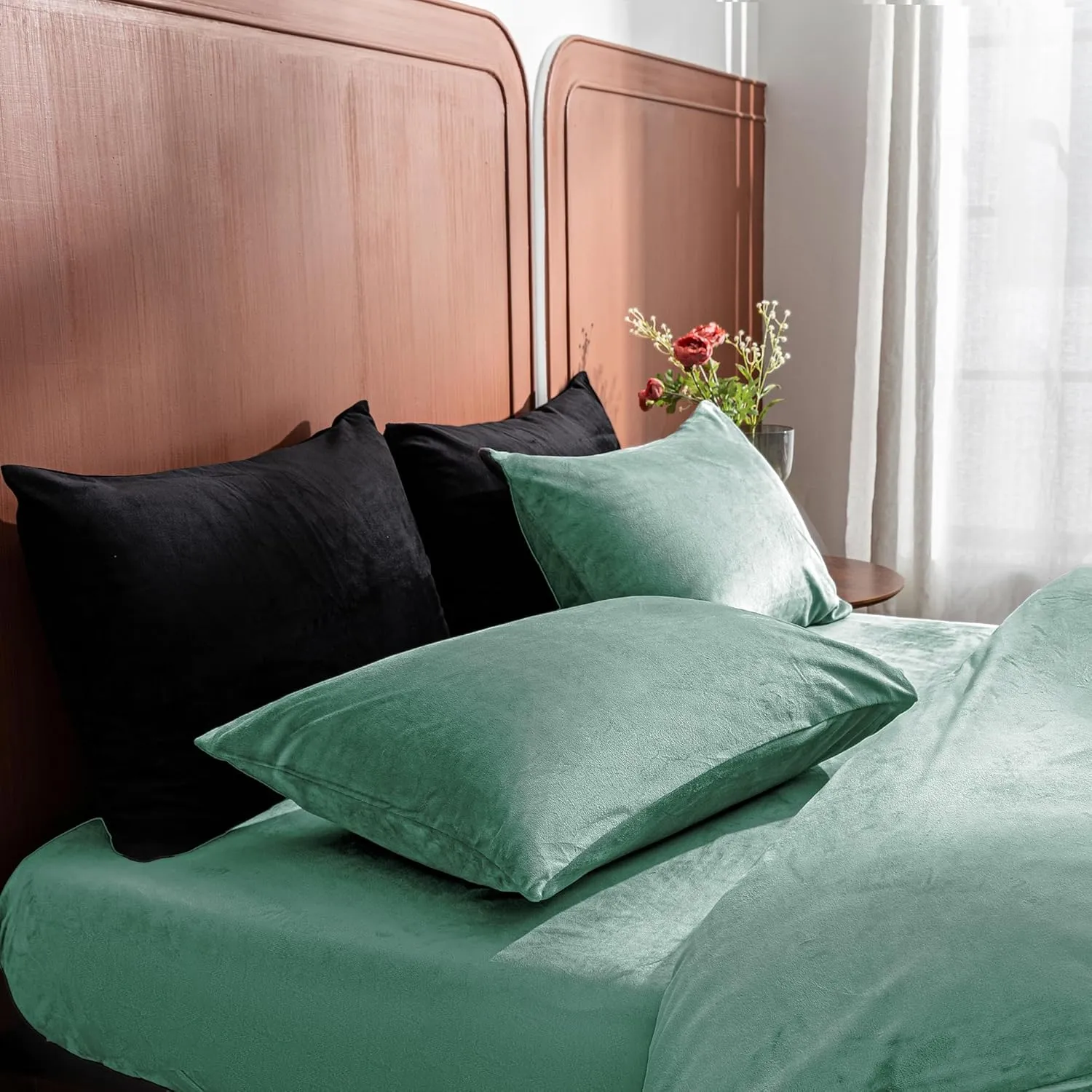 2 Pack Zippered Velvet King Pillowcases, Super Soft and Cozy Luxury Fuzzy Flannel Pillow Cases with Zipper, 20x36 Inches, Green