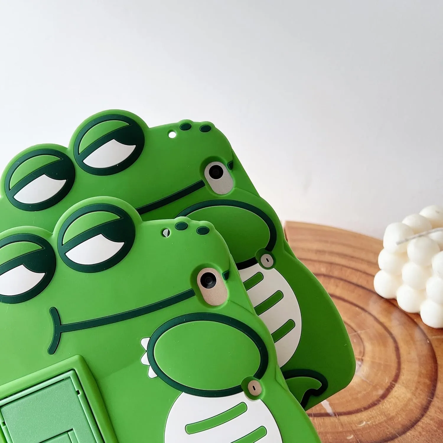 3D Cute Crocodile Case for iPad 9th/8th/7th Generation (2021/2020/2019) 10.2 inch with Strap,Kawaii Cartoon Green Crocodile Soft Silicone Case with Kickstand for Kids Teens Boys Girls Women
