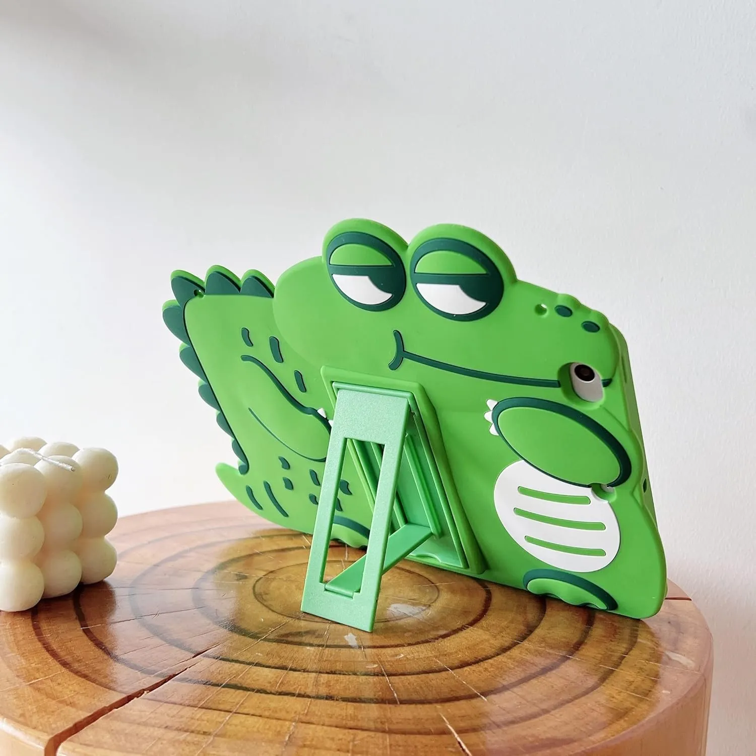 3D Cute Crocodile Case for iPad 9th/8th/7th Generation (2021/2020/2019) 10.2 inch with Strap,Kawaii Cartoon Green Crocodile Soft Silicone Case with Kickstand for Kids Teens Boys Girls Women