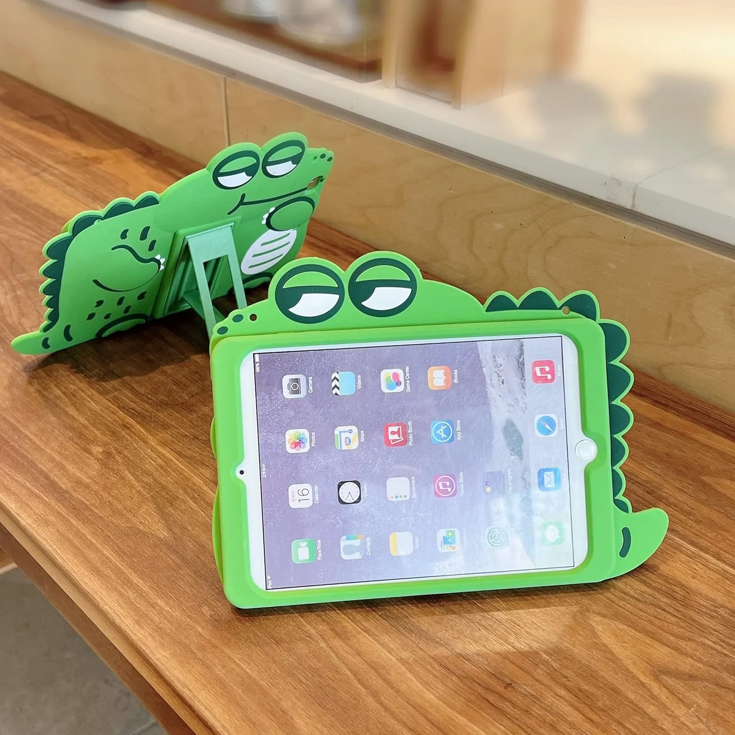 3D Cute Crocodile Case for iPad 9th/8th/7th Generation (2021/2020/2019) 10.2 inch with Strap,Kawaii Cartoon Green Crocodile Soft Silicone Case with Kickstand for Kids Teens Boys Girls Women