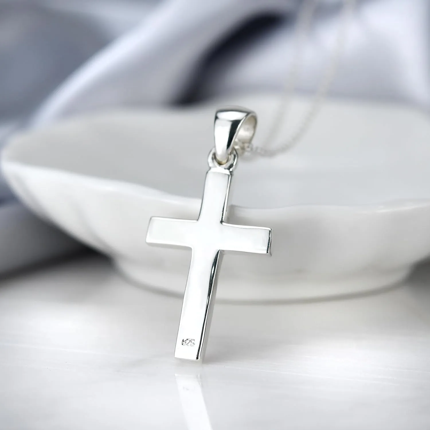 AeraVida Cross of Faith Necklace – 925 Sterling Silver 18 inch Chain | Iridescent Shell and Stone Pendant | Perfect Religious Gift
