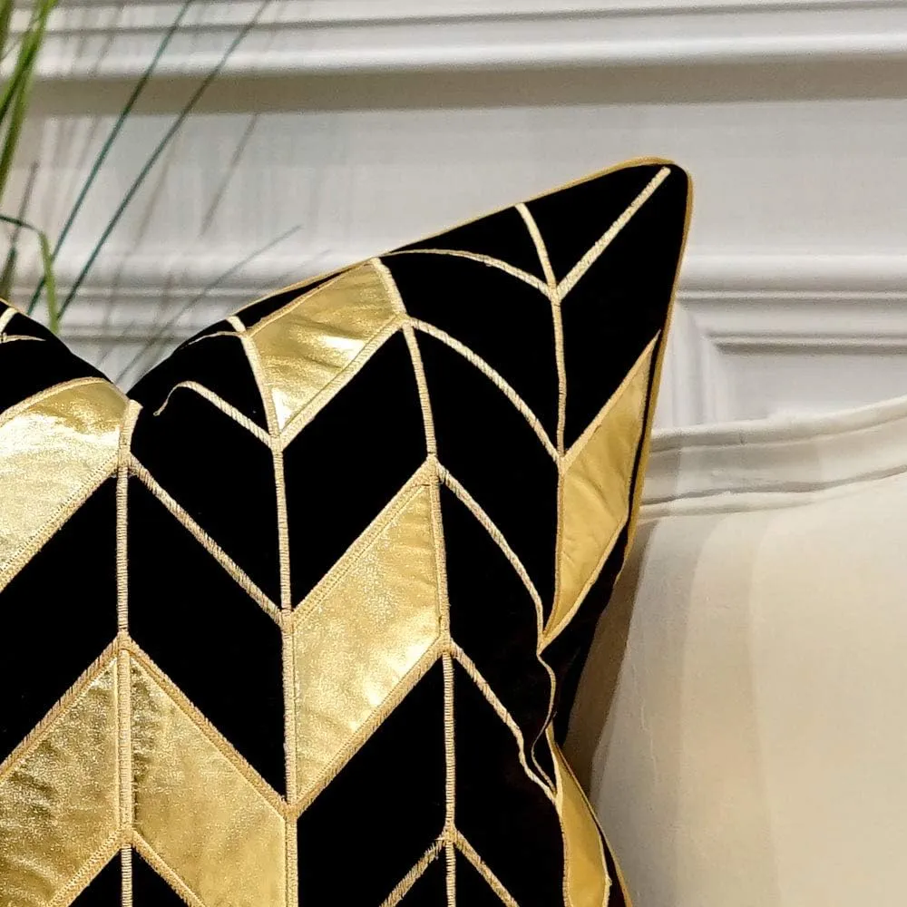 Avigers 18 x 18 Inches Black Gold Striped Cushion Case Luxury European Throw Pillow Cover Decorative Pillow for Couch Living Room Bedroom Car