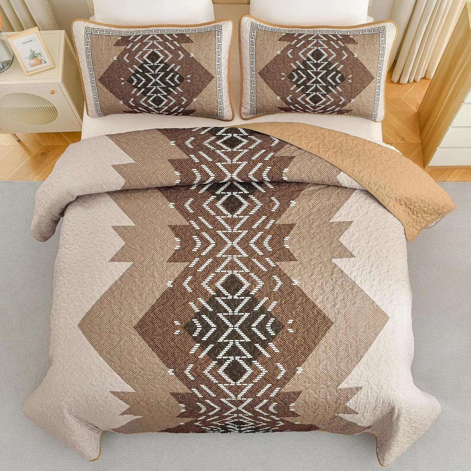 Dintszyayue Bohemian Quilt Set King Size,3 Pieces Aztec Texture Bedding Coverlet Set Brown Boho Bedspread Coverlet Set Geometric Pattern Lightweight Quilt Bedding Set for All Season (Brown,90"x103")