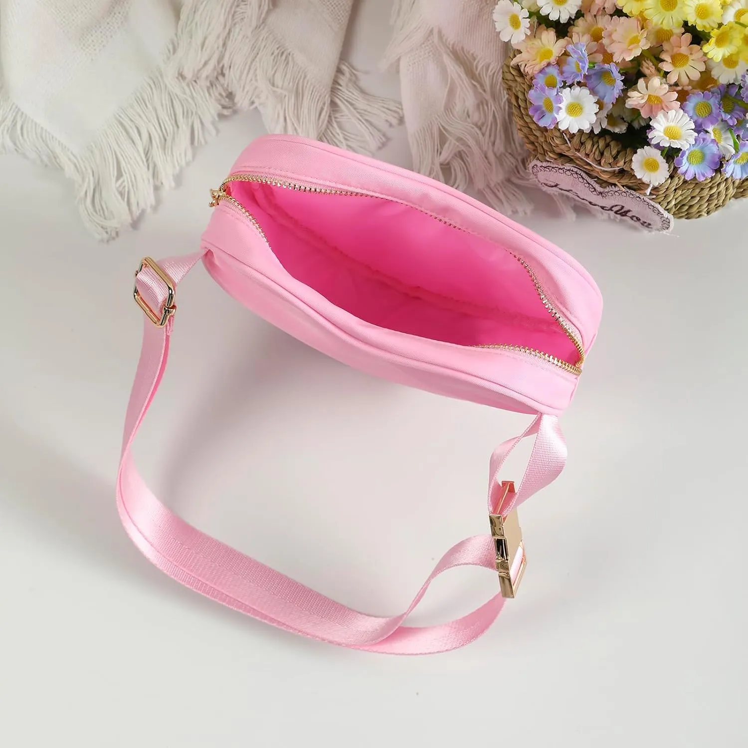DYSHAYEN Heart Shaped Fanny Pack for Women,Nylon Mini Fashion Waist Pack CrossBody Everywhere Belt Bag （Pink）