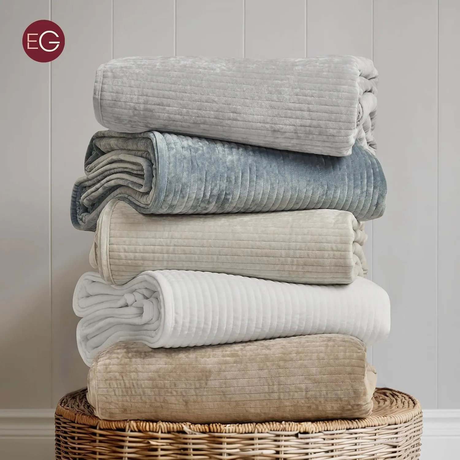 EVERGRACE Velvet Quilt Set Queen Size, Luxurious Soft Quilted Bedding Sets, Lightweight Velvet Comforter for All Season, Striped Channel Bedspread Coverlet with 2 Shams, Bright White