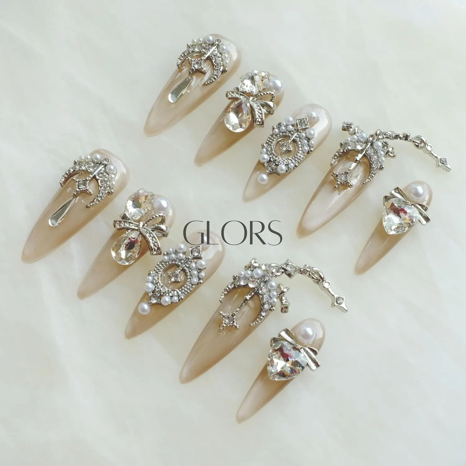 [GLORS] Luxury Press-On Nails, Nude False Nails with Rhinestones and Pearl Chain in Long Stiletto, 10 Pieces (S, LS)