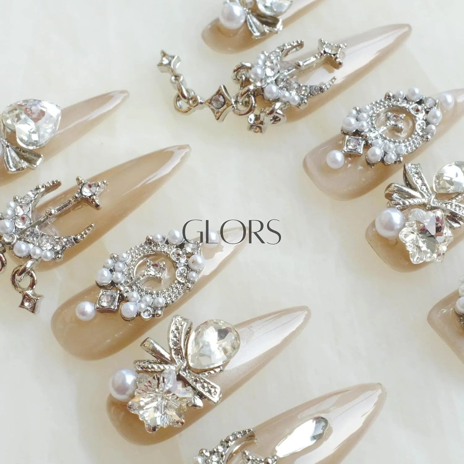 [GLORS] Luxury Press-On Nails, Nude False Nails with Rhinestones and Pearl Chain in Long Stiletto, 10 Pieces (S, LS)