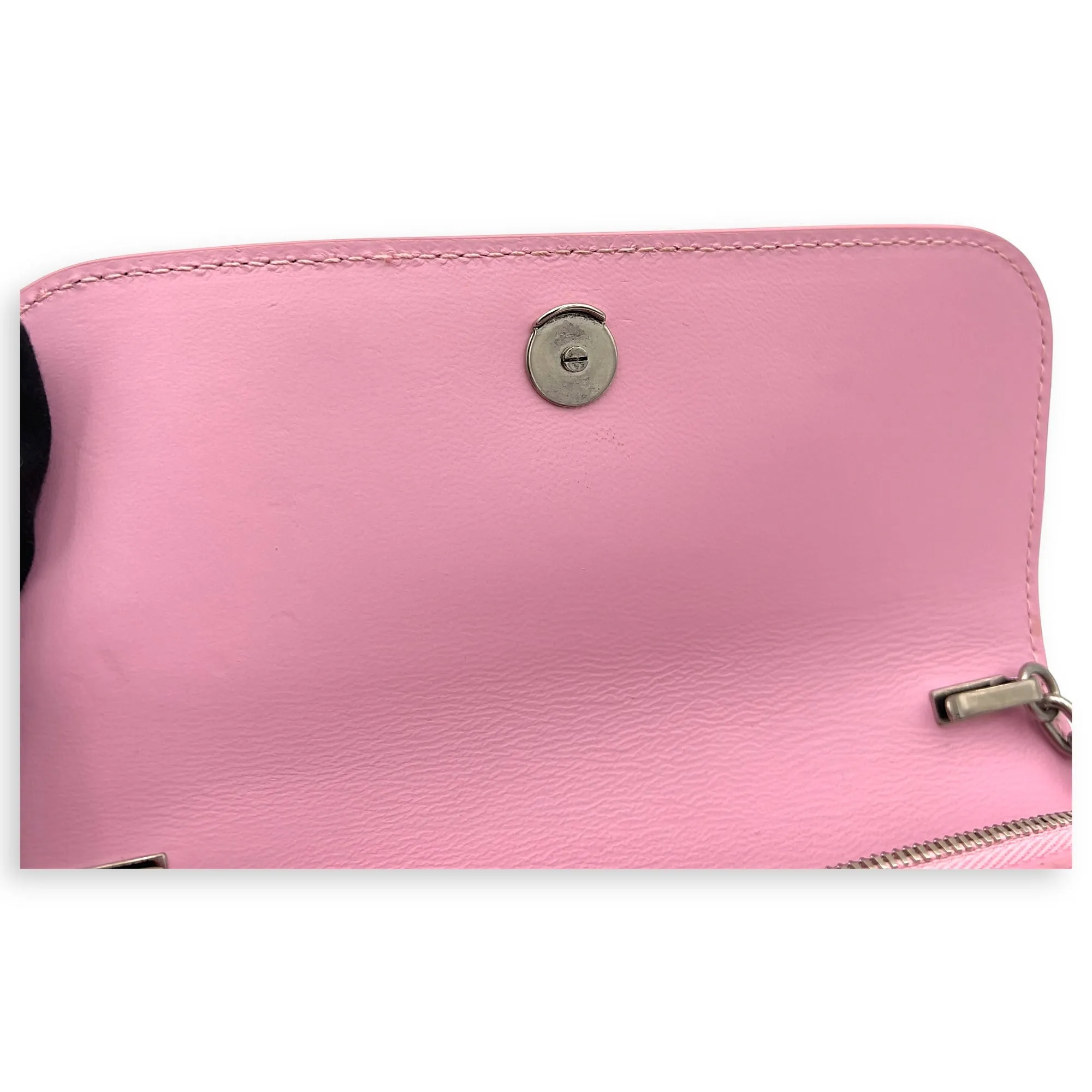 Gossip Pink Wallet On Chain in Crocodile Embossed Calfskin, Silver hardware