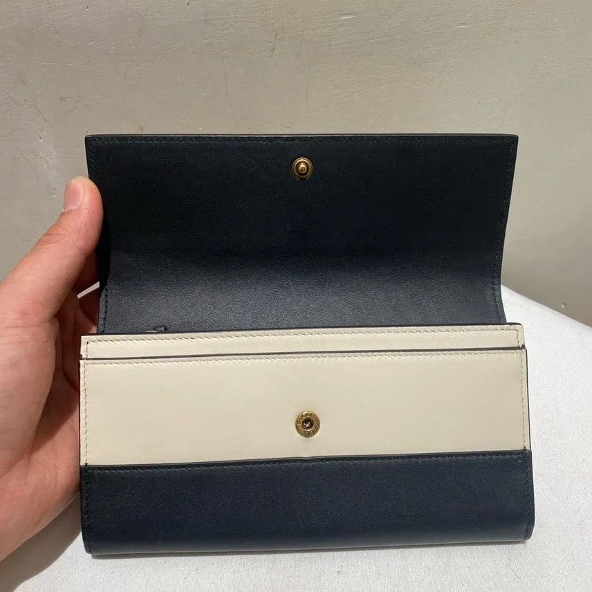 Gucci Queen Margaret Black and White Wallet with Chain - Preloved