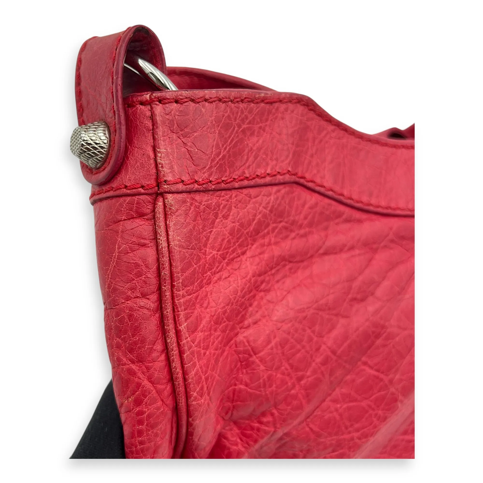 Hip Red Shoulder Bag in Distressed Leather, Silver hardware
