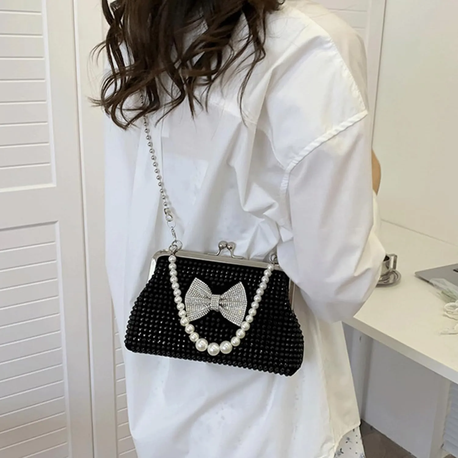Kiss Lock Purse and Handbag for Women Rhinestone Crossbody Bag Bow Pearl Chain Handbags Kiss Clasp Tote Shoulder Bags