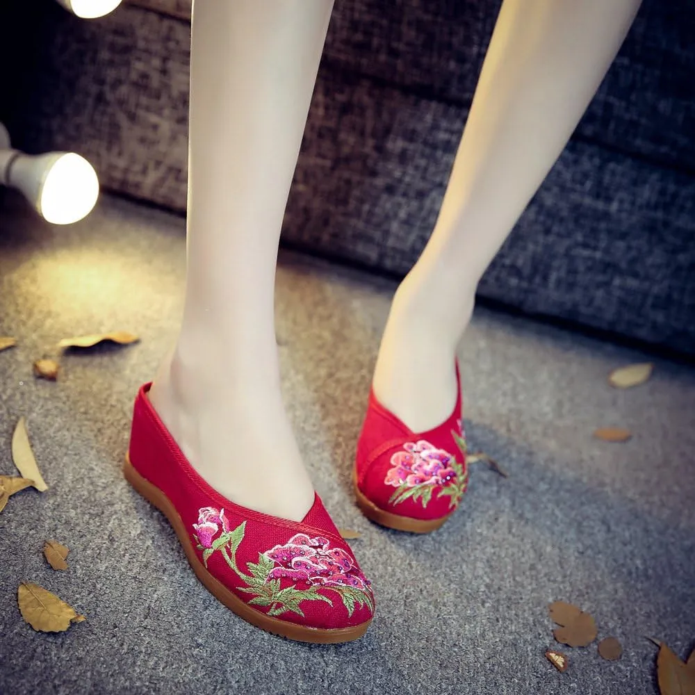Ladies Embroidered Shoes Comfortable Flat Round Toe Shoes Loafers Chinese Canvas Shoes Slippers Cute