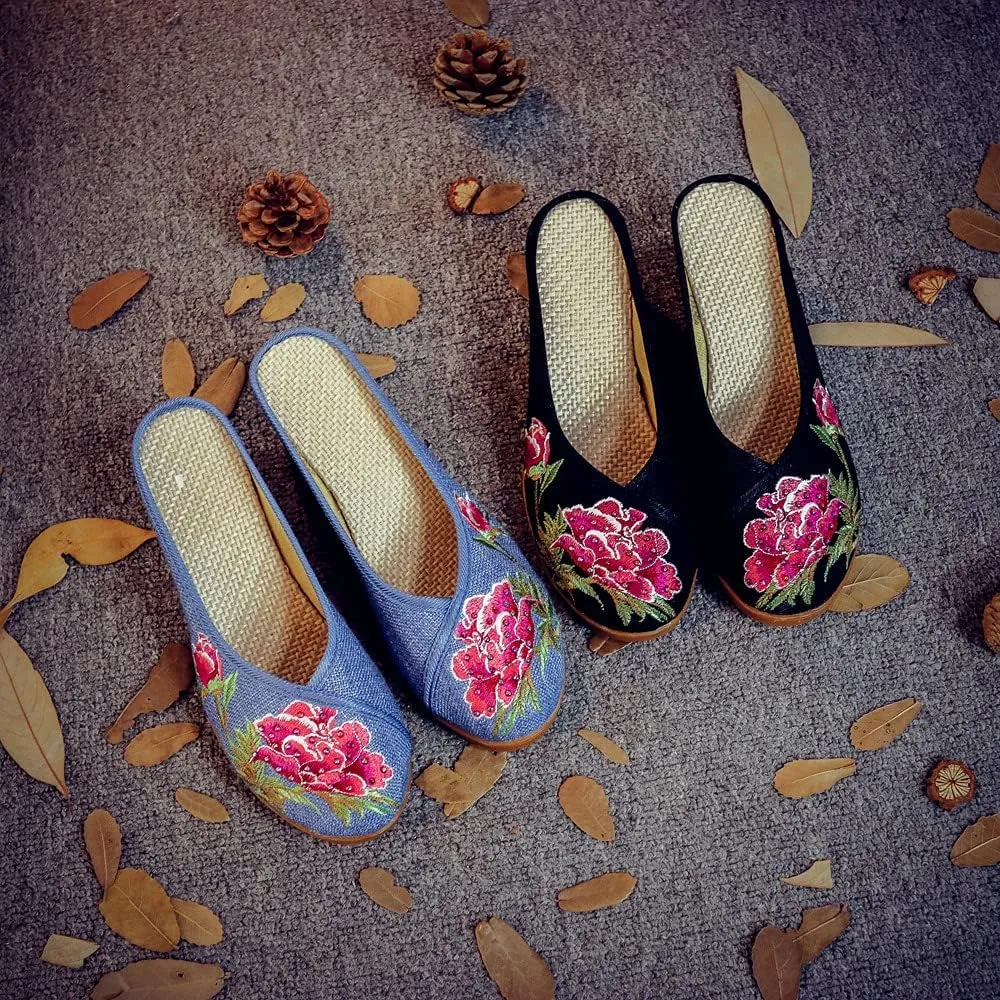 Ladies Embroidered Shoes Comfortable Flat Round Toe Shoes Loafers Chinese Canvas Shoes Slippers Cute