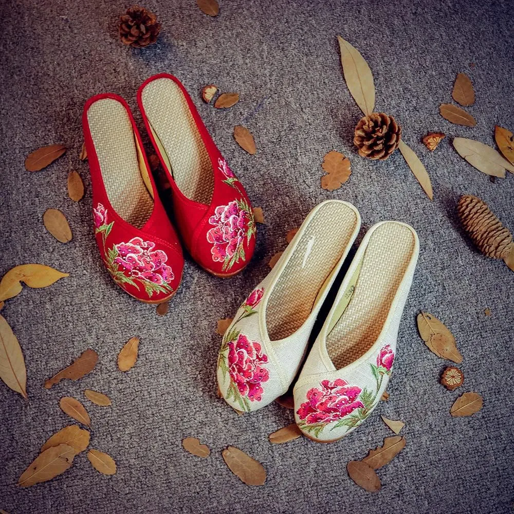 Ladies Embroidered Shoes Comfortable Flat Round Toe Shoes Loafers Chinese Canvas Shoes Slippers Cute
