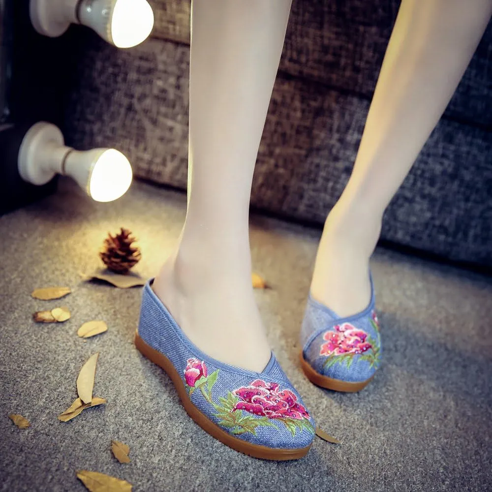 Ladies Embroidered Shoes Comfortable Flat Round Toe Shoes Loafers Chinese Canvas Shoes Slippers Cute