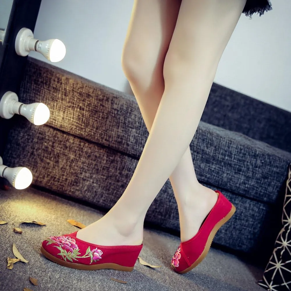 Ladies Embroidered Shoes Comfortable Flat Round Toe Shoes Loafers Chinese Canvas Shoes Slippers Cute