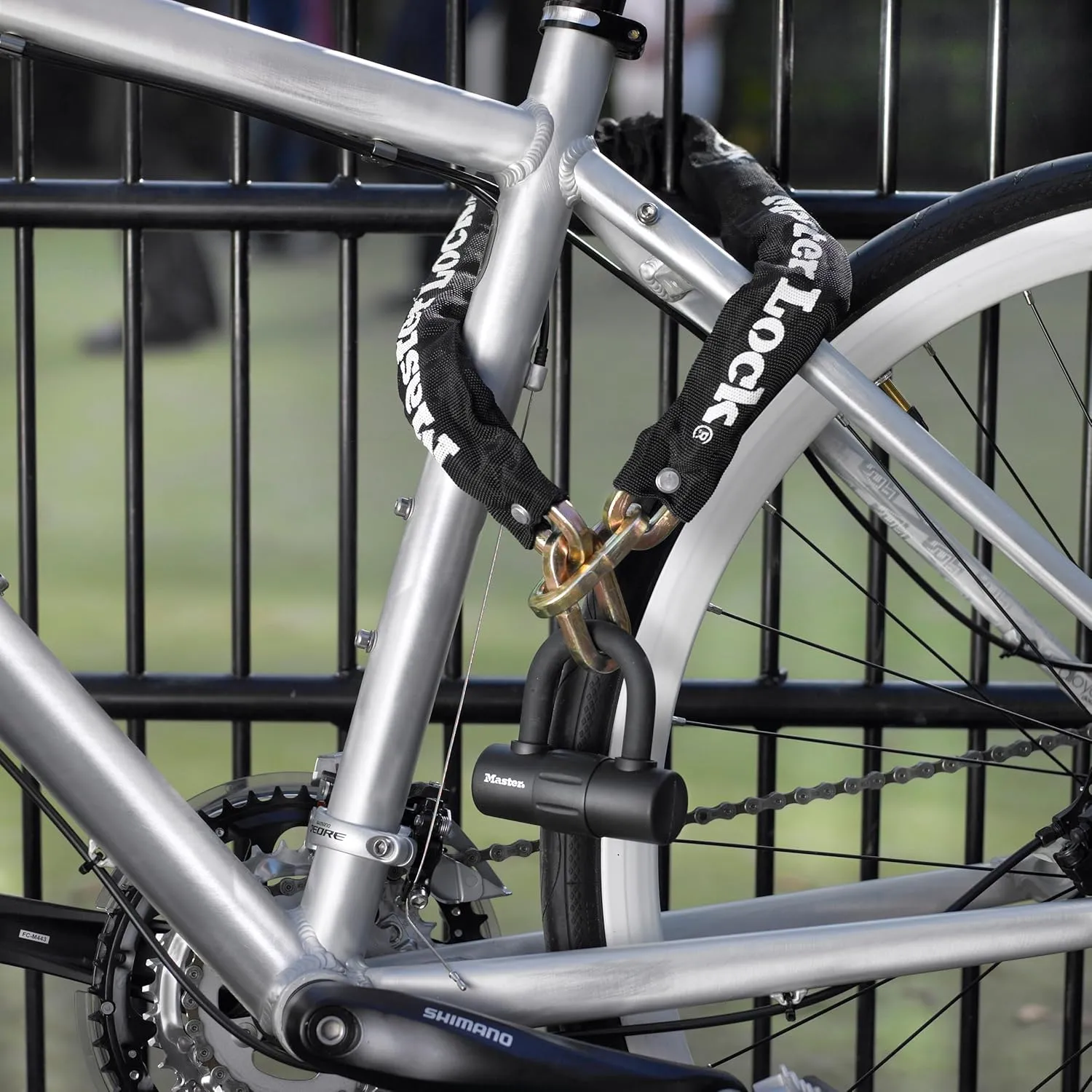 Master Lock Black Outdoor Hardened Steel Link Chain with Mini U-Lock for Securing Bikes, Motorcycles, and Electric Scooters, Chain Length is 3 ft x 3/8 in, Mini U Lock is 3.5in W x 0.55 in Dia 8234EC