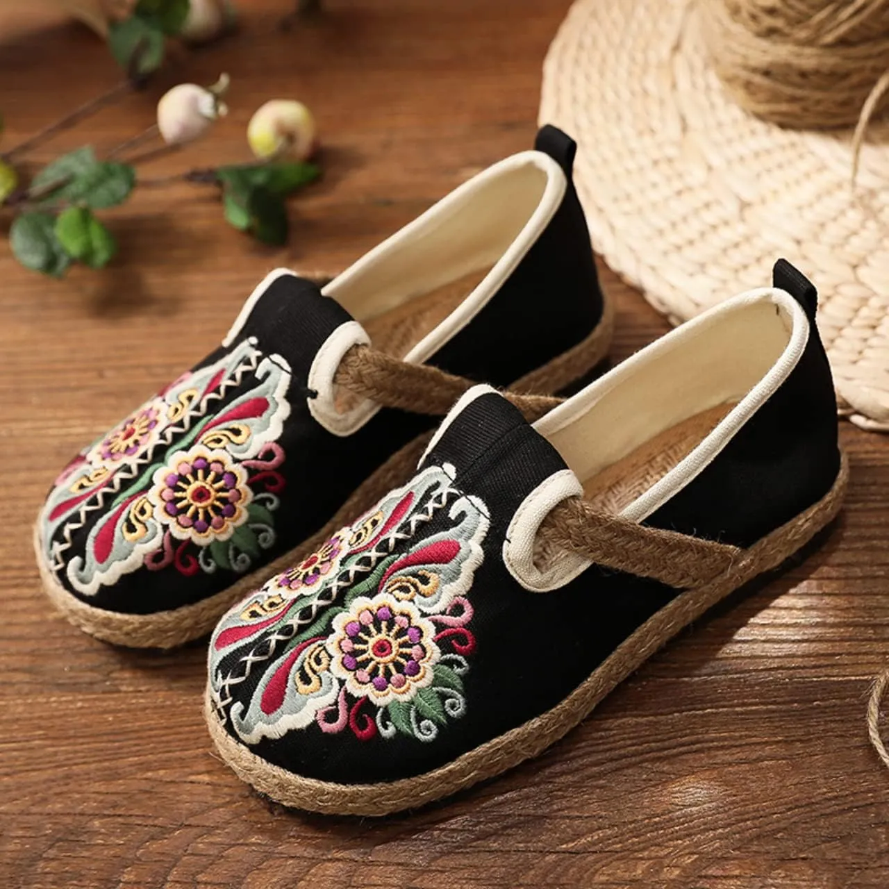 Micoklinlin Canvas Loafers for Women Espadrilles Slip on Flat House Shoes Embroidered Shoes Ethnic Style Casual Sneakers
