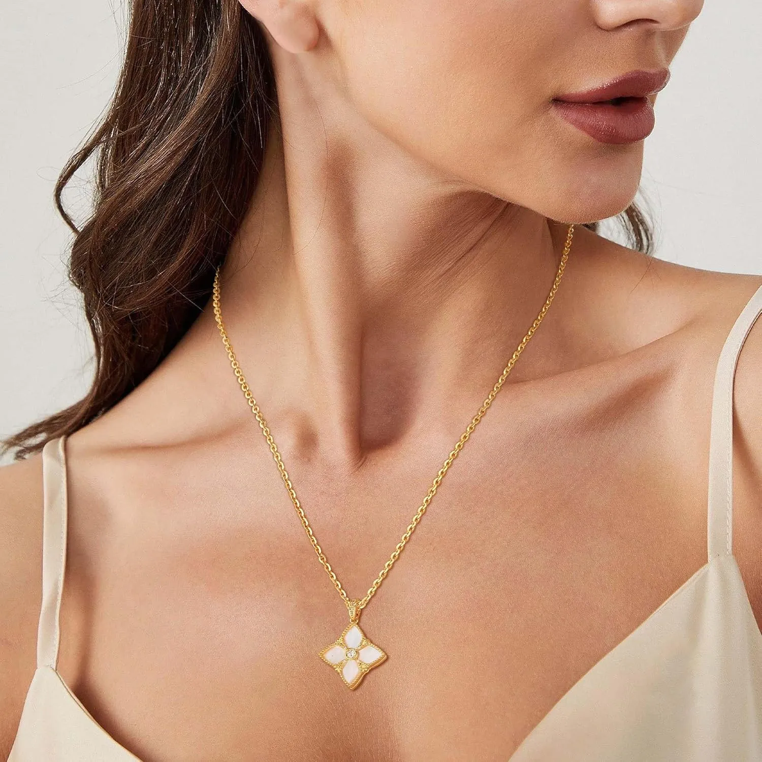 MTMY Clover Necklace for Women 14K Gold Plated Four Leaf Clover Pendant Necklace Thick Gold Double Sided Lucky Charm Jewelry