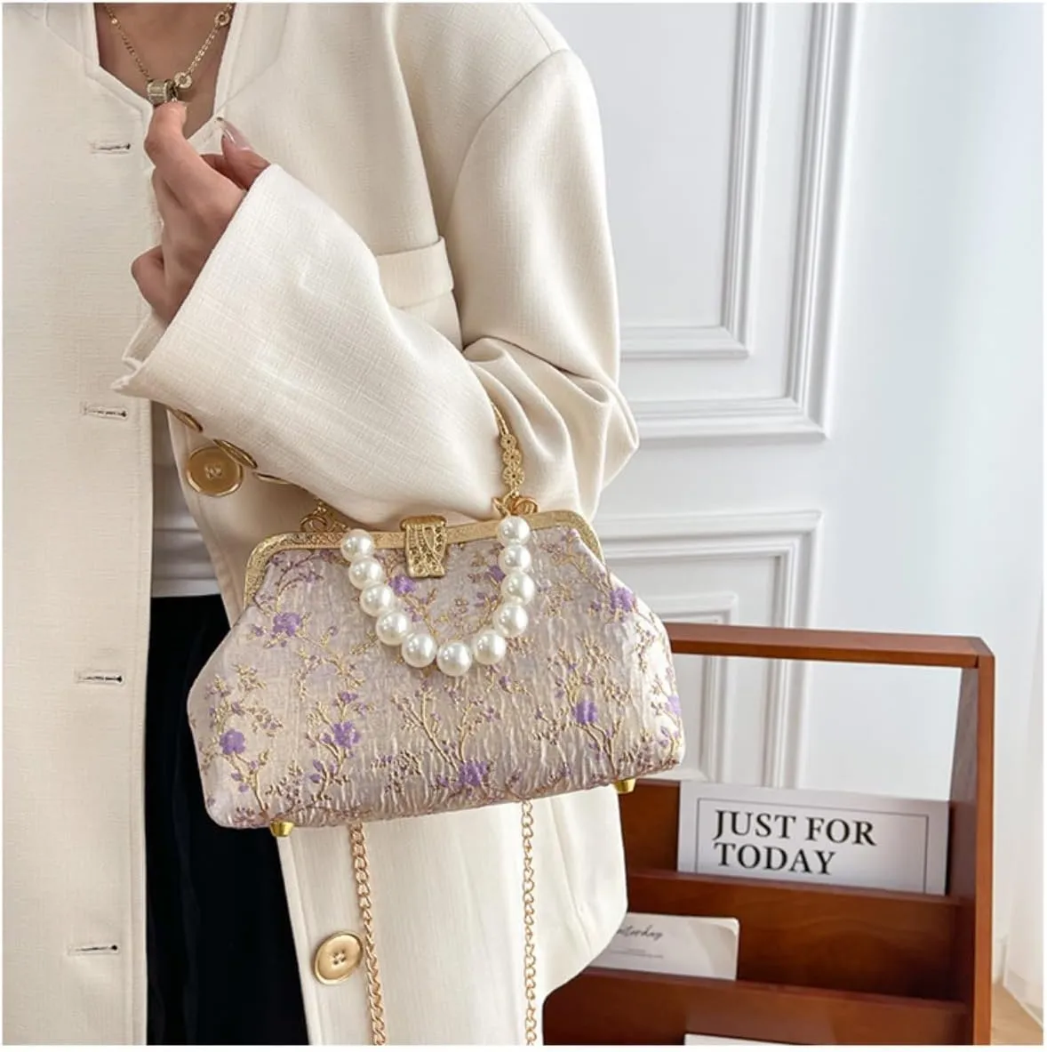 Pearl Evening Bag for Women Lily Pattern Vintage Embroidered Floral Clutch Purse Evening Handbag Shoulder Crossbody Bags