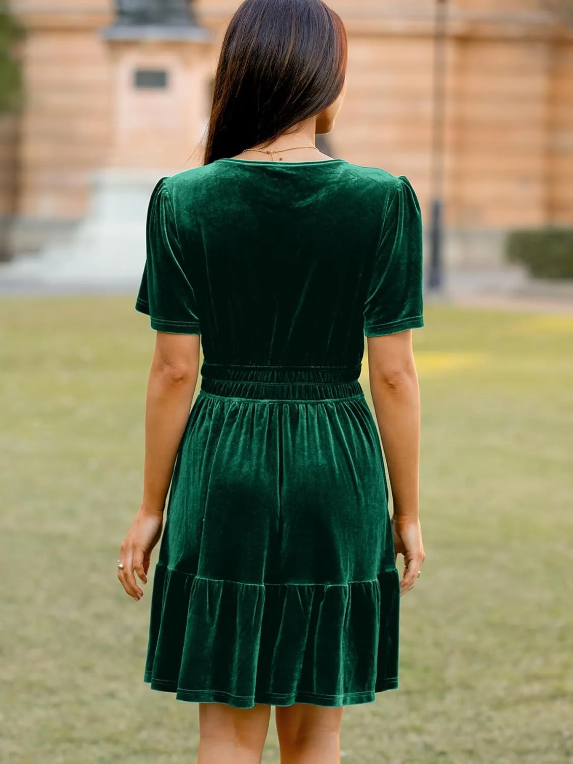 Simplee Women's 2024 Velvet Short Sleeve Cocktail Dress Winter Holiday V Neck Empire Waist Mini Party Dress with Pockets