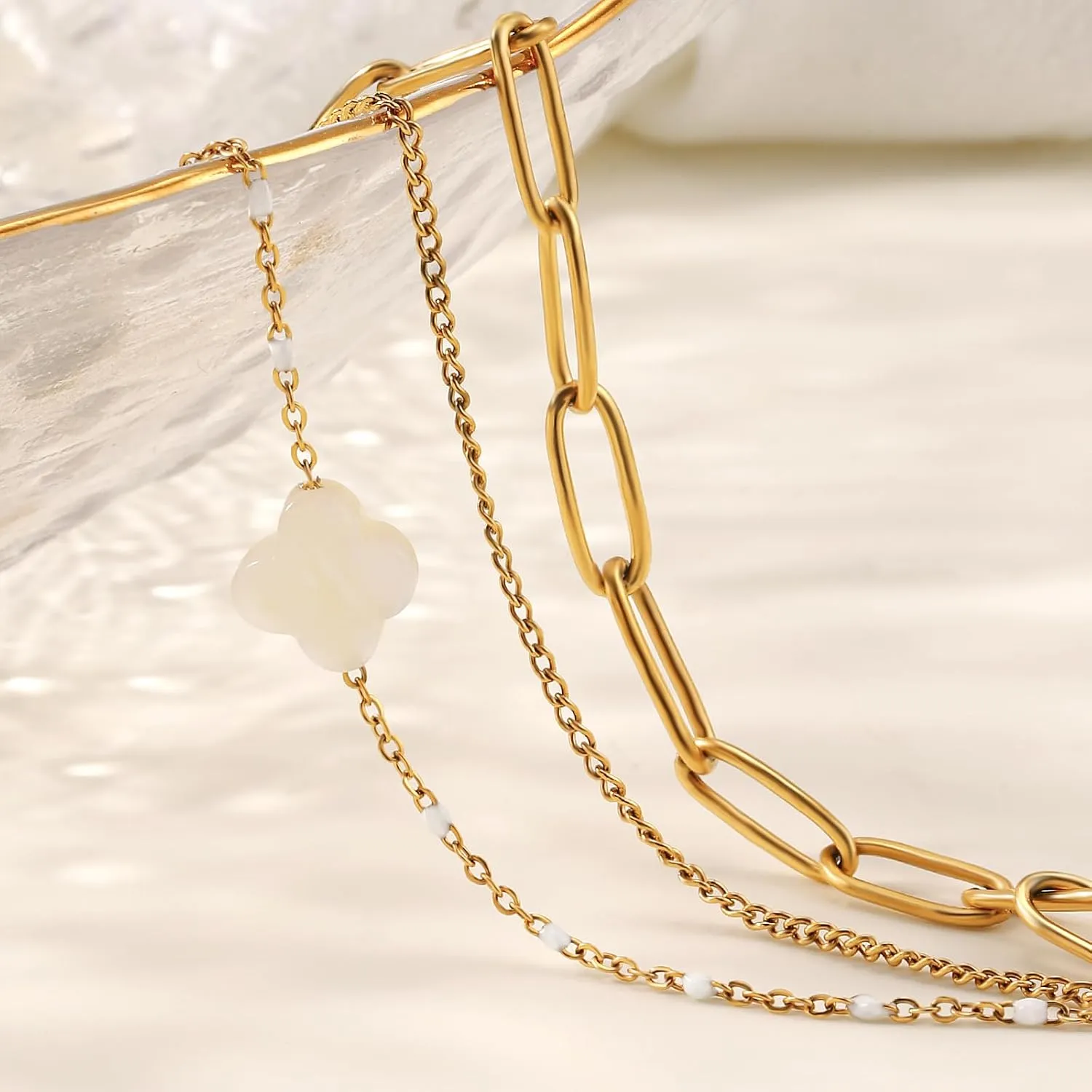 YADUDA Dainty Four Leaf Clover Bracelet for Women 18K Gold Plated Stainless Steel Lucky Clover Link Bracelets Wrist Jewelry for Women